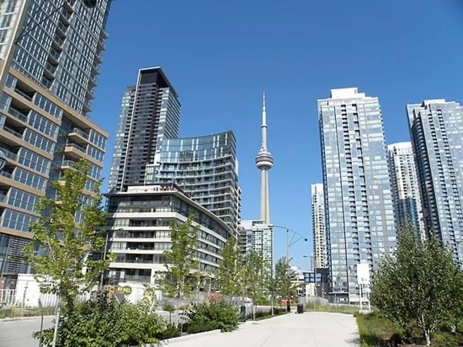 Luxury Lakefront Condo+Free Parking+Pool+Gym+Patio Toronto 0*,