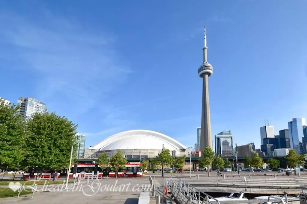 Luxury Lakefront Condo+Free Parking+Pool+Gym+Patio Toronto Canada
