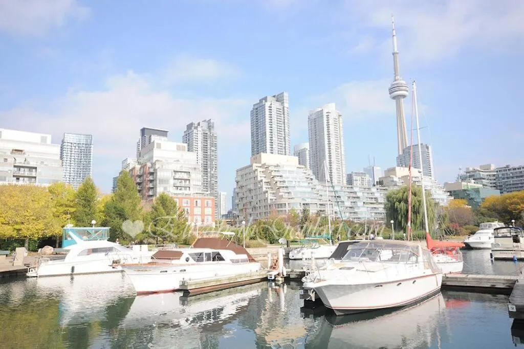 Luxury Lakefront Condo+Free Parking+Pool+Gym+Patio Toronto 0*,  Canada