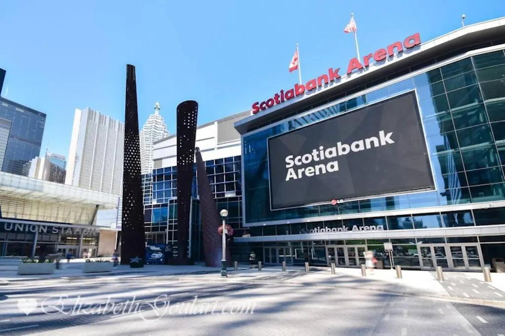 Luxury Lakefront Condo+Free Parking+Pool+Gym+Patio Toronto Apartment
